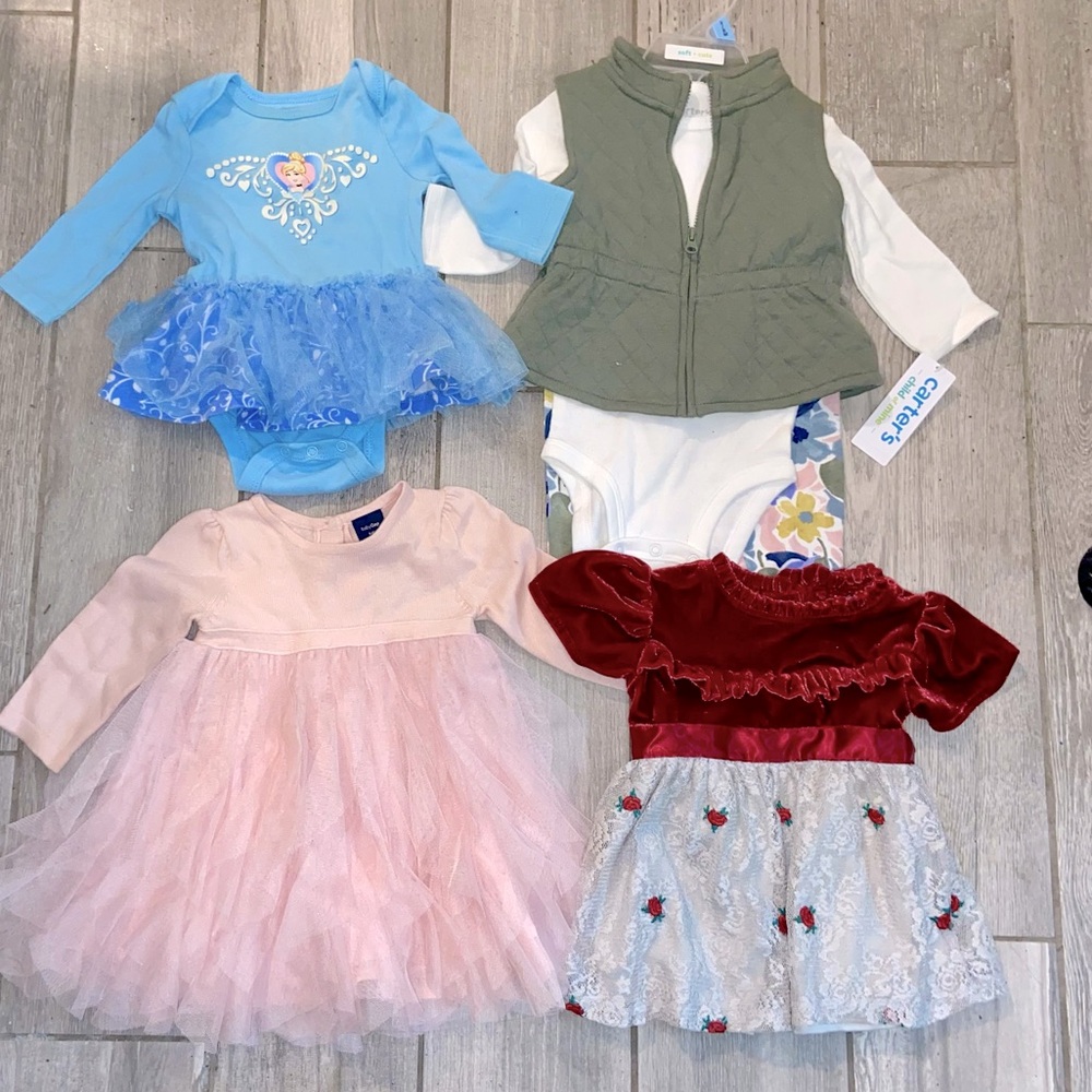3-6 Month Baby Girl’s Bundle 🎀 Dresses, NWT Outfit Set 🎀 Disney, Carter’s, Gap